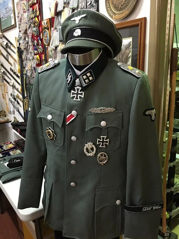 Форма офицера купить. SS uniform 1939. Одежда СС 3 рейха. SD Waffen SS форма. Форма штурмфюрер СС.