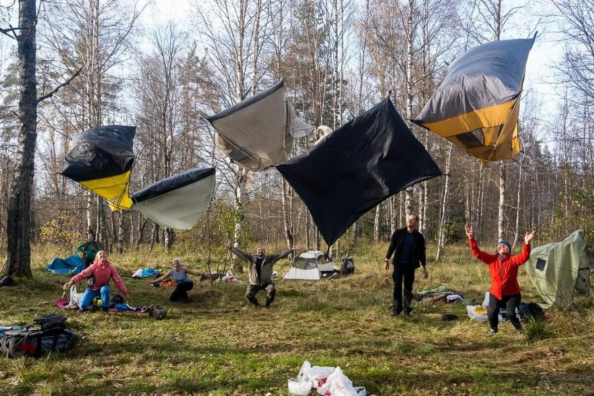 Camping is fun. Палатка улетела. Осень палатка. Палатка на ветру. Шатер улетел.