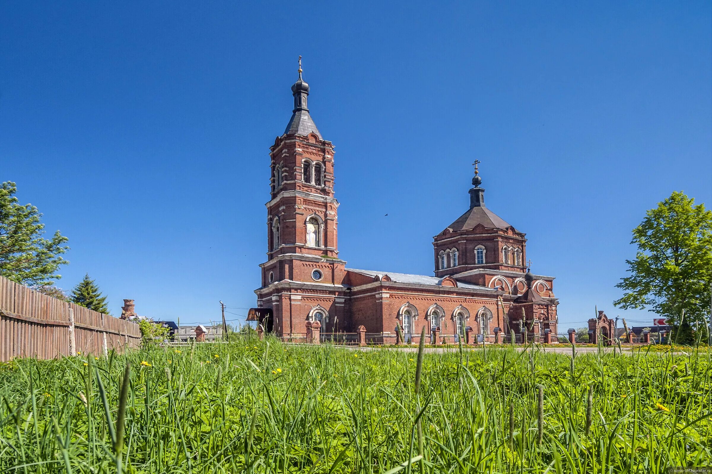 храм в суворово волоколамского района. спирово церковь волоколамск. храм покрова пресвятой богородицы (волоколамск). новлянское, волоколамский район. храмы в волоколамском районе.