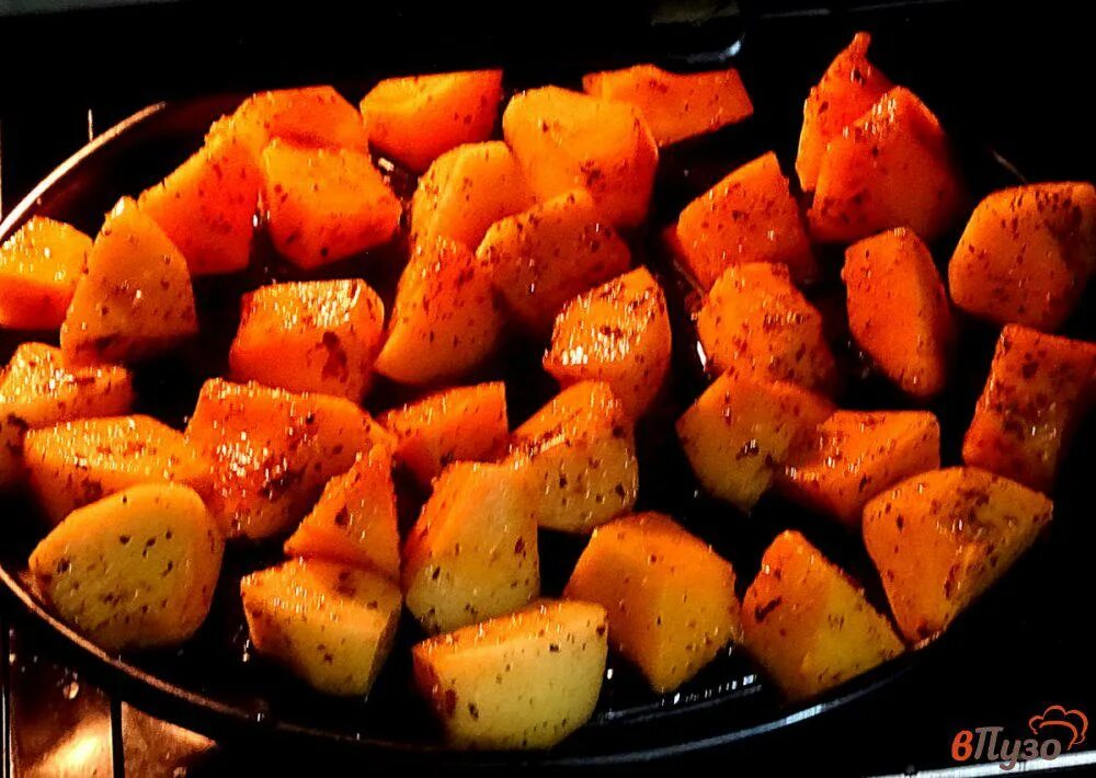 Сколько минут запекать тыкву кусочками в духовке. Запеченная тыква кубиками. печеная тыква кубиками. тыква кубиками в духовке. тыква кубиками запеченная в духовке.