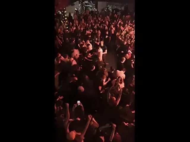 Lil Moshpit. Махать руками на концерте мошпит. Мошпит трафарет. Мошпит тони раут