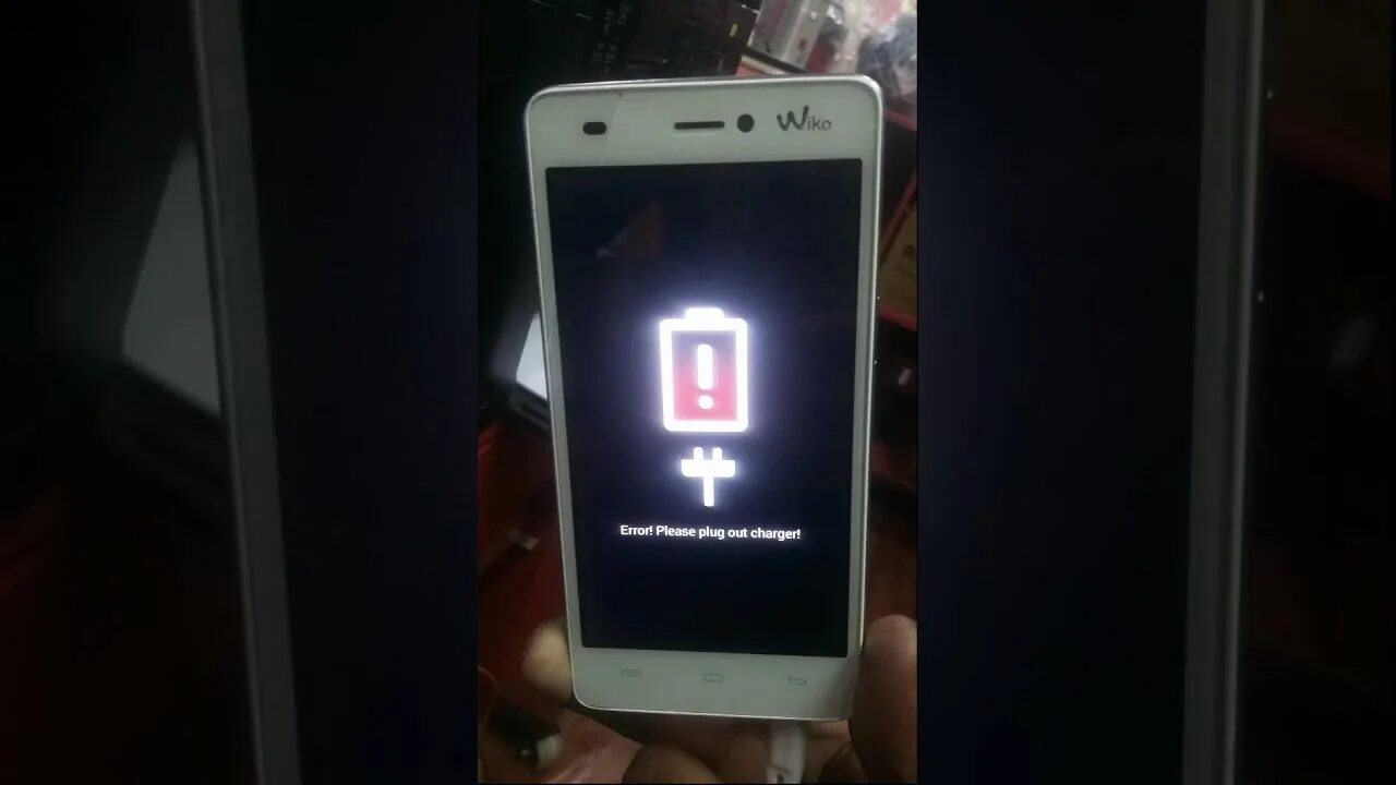 Please plug. Error please plug out charger. error please plug out charger перевести. htc one m8 не заряжается. error please plug out charger xiaomi.