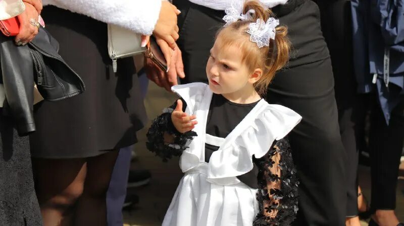 песенка первоклассника. серёжки и наташки теперь мы первоклашки. сережки наташки теперь первоклашки. первоклашка сережки и наташки. песенка первоклашки.