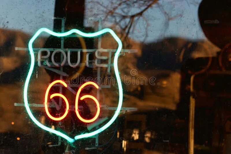 Вывеска гта. Неоновая вывеска Роут 66. Дорога с неоновыми вывесками. Вывеска Route 66. Route 66 неон.