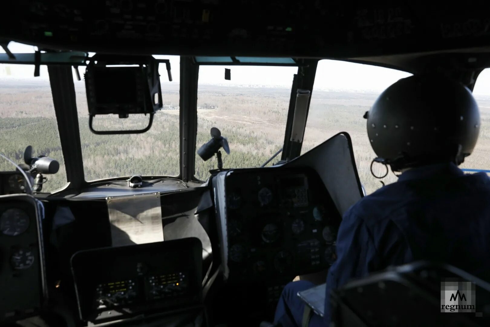 Вертолет ми 8 турухан. Палагин сергей вячеславович герой россии. Ми-8 новинка 2021 кабина пилотов. Кононов александр сергеевич пилот ми 8. Кононов александр пилот ми 8.