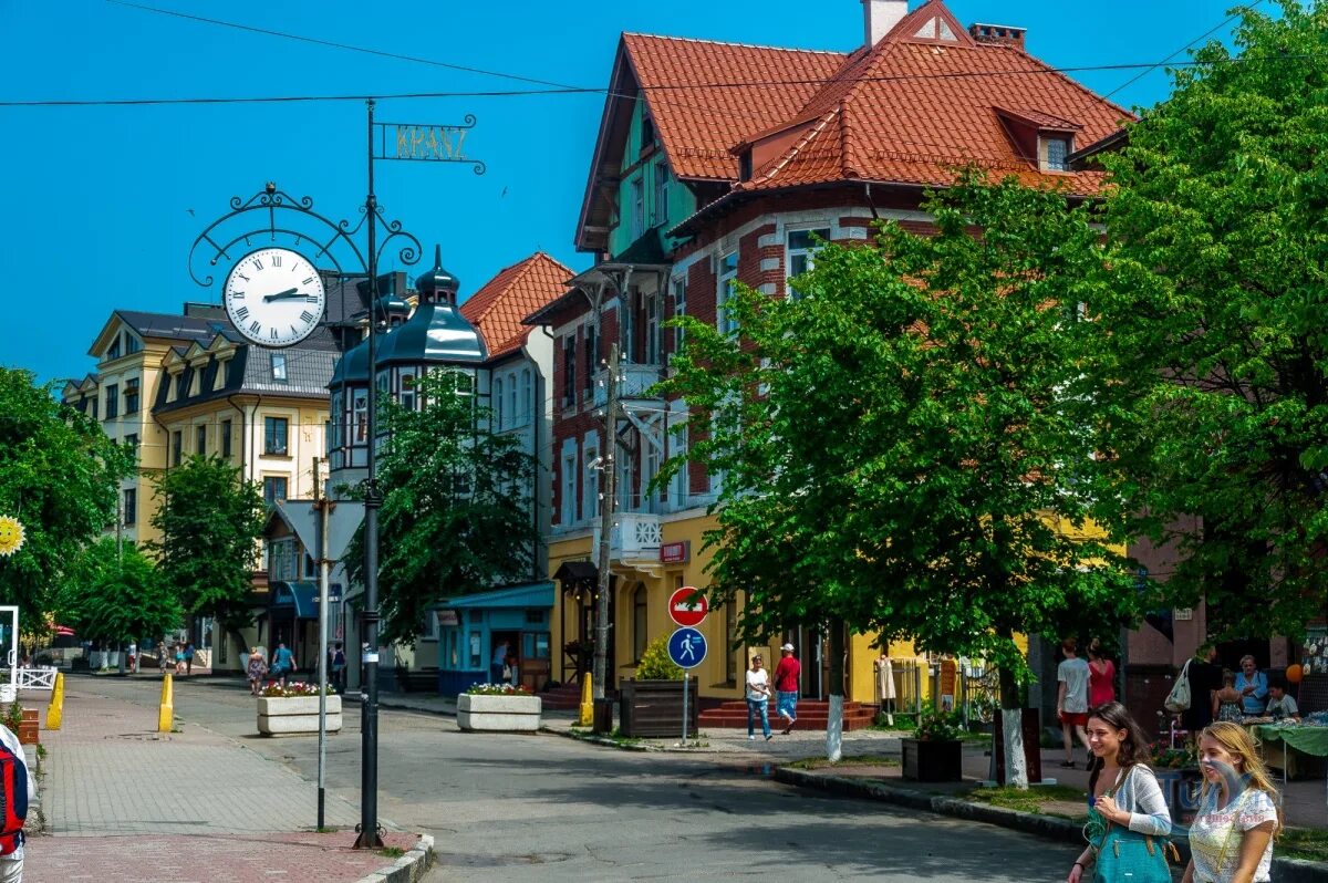 Зеленоград калининград. Кранц зеленоградск. Зеленоградск центральная улица. Зеленоградск центральная улица. Экскурсия по зеленоградску калининградской области.