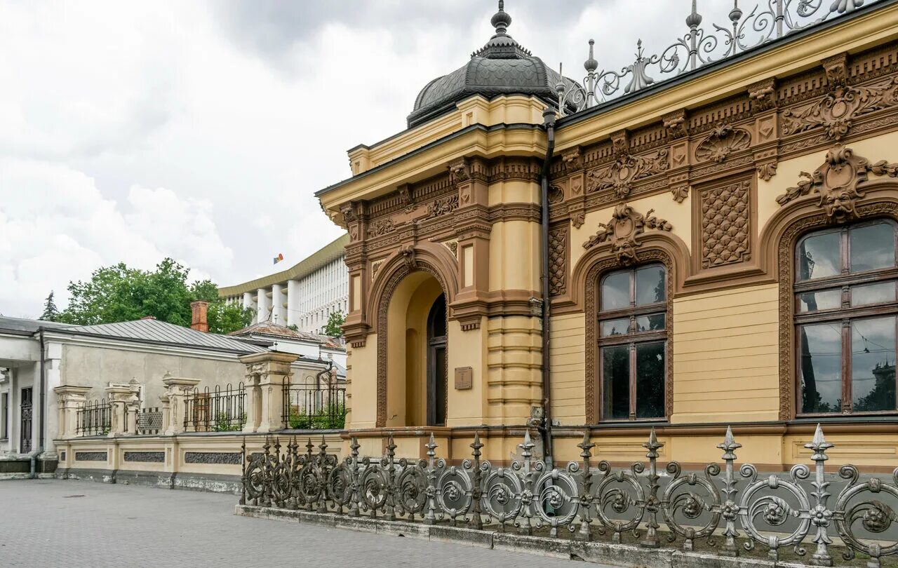 Национальный музей изобразительного искусства Республики Молдова. Национальный художественный музей Кишинев. Национальный музей изобразительного искусства в Кишинёве. Музей изобразительных искусств Кишинев. Кишинев бульвар