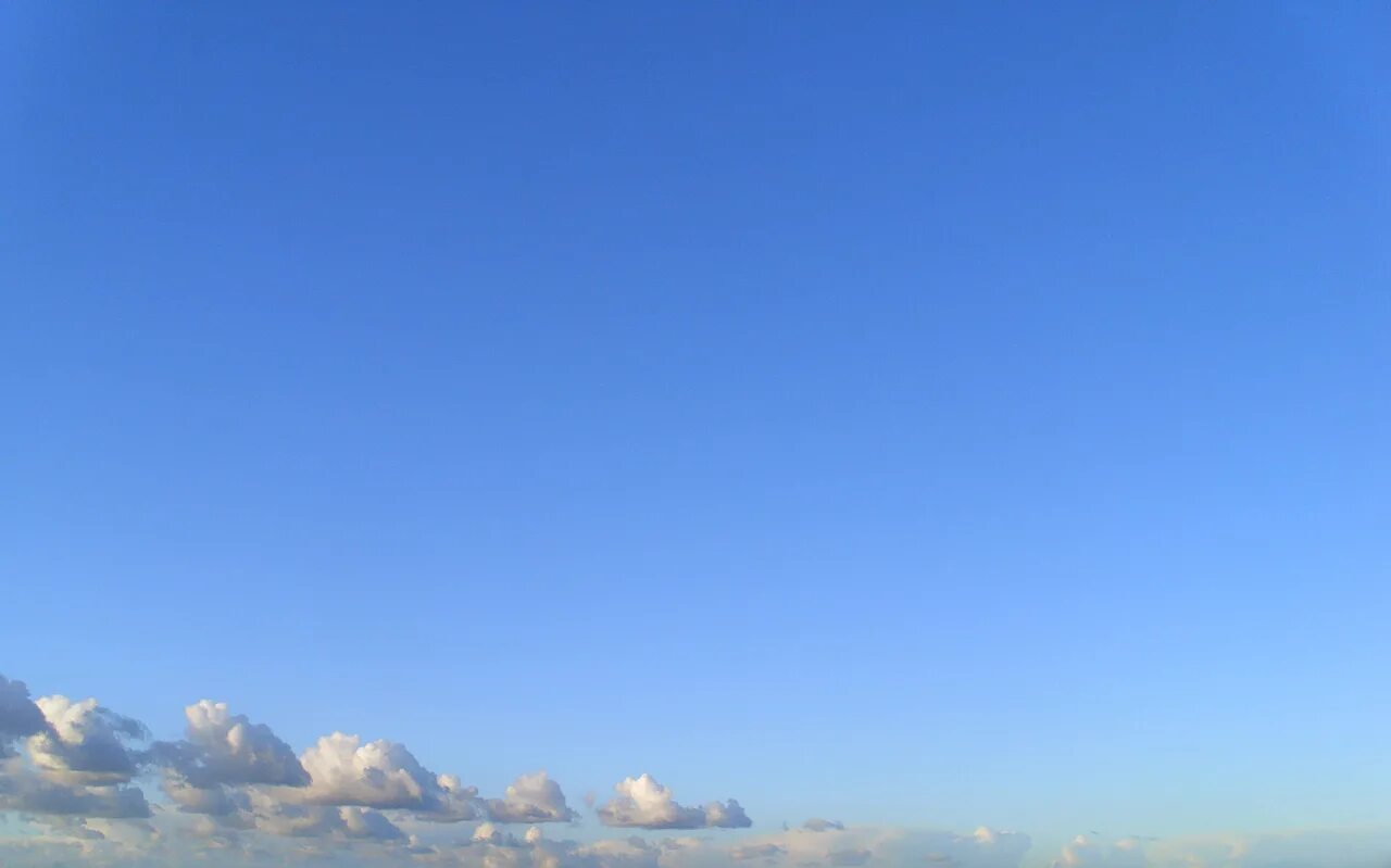 Например небо голубое. Ясное небо. Безоблачное небо. Голубое небо. Небо без облаков.