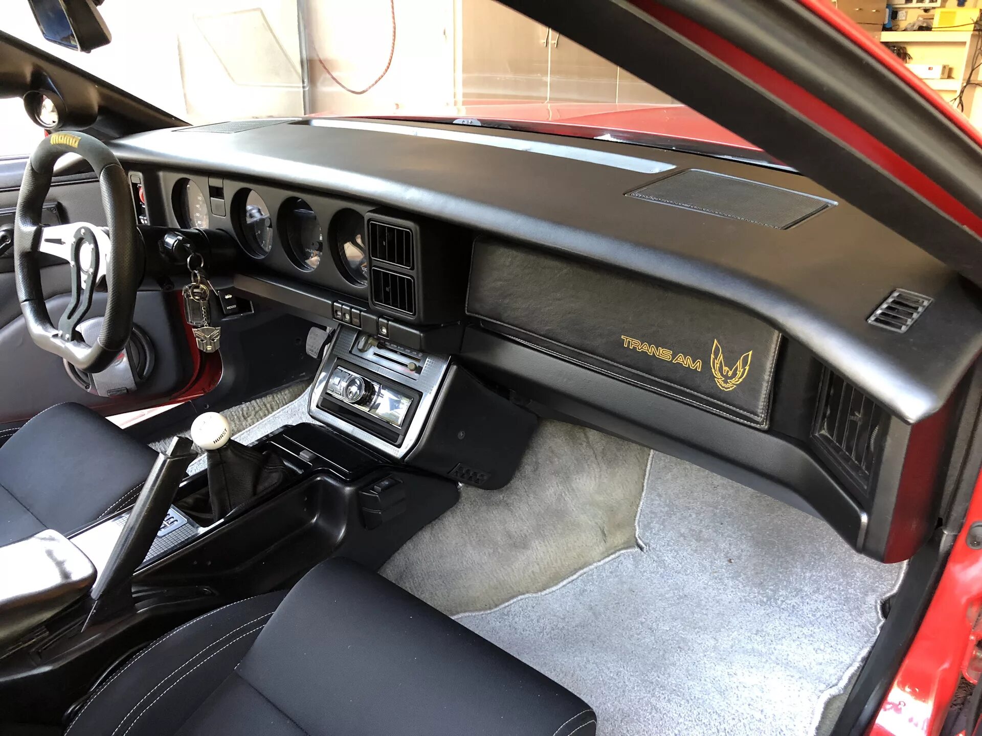 Торпеда автомобиля своими руками. Pontiac Firebird 3. Pontiac Firebird 1986 Interior. Торпедо aw11. Торпеда автомобиля трекер 2.