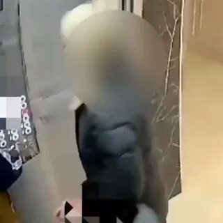 Избил ребенка в лифте