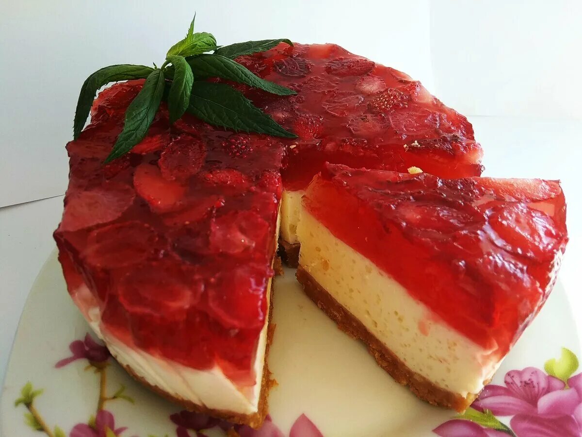 клубничный чизкейк с творожным сыром. торт «чизкейк клубничный элит» кристоф (. творожно клубничный торт. чизкейк клубничный bindi. клубничный чизкейк с творогом.