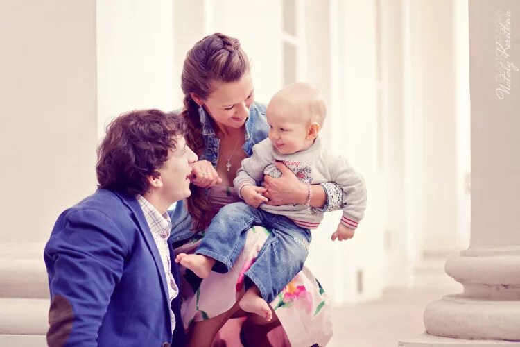 Иван охлобыстин дети. Жена ивана колесникова лина раманаускайте. Охлобыстин с детьми 2021. Иван ургант и наталья кикнадзе с дочками. Иван охлобыстин семья.