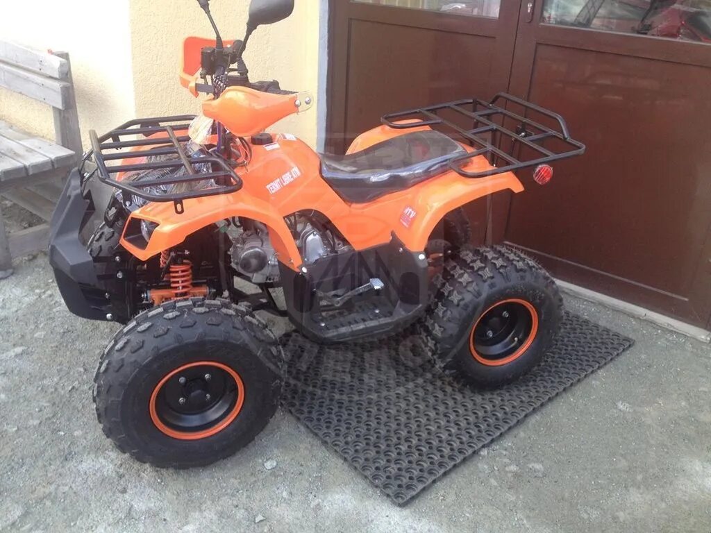 Cf moto 500-x5 квадроцикл. Квадроцикл stels atv 650 guepard trophy. Сф мото 550. Интерьер мотосалона. Магазин мотовездеходов.