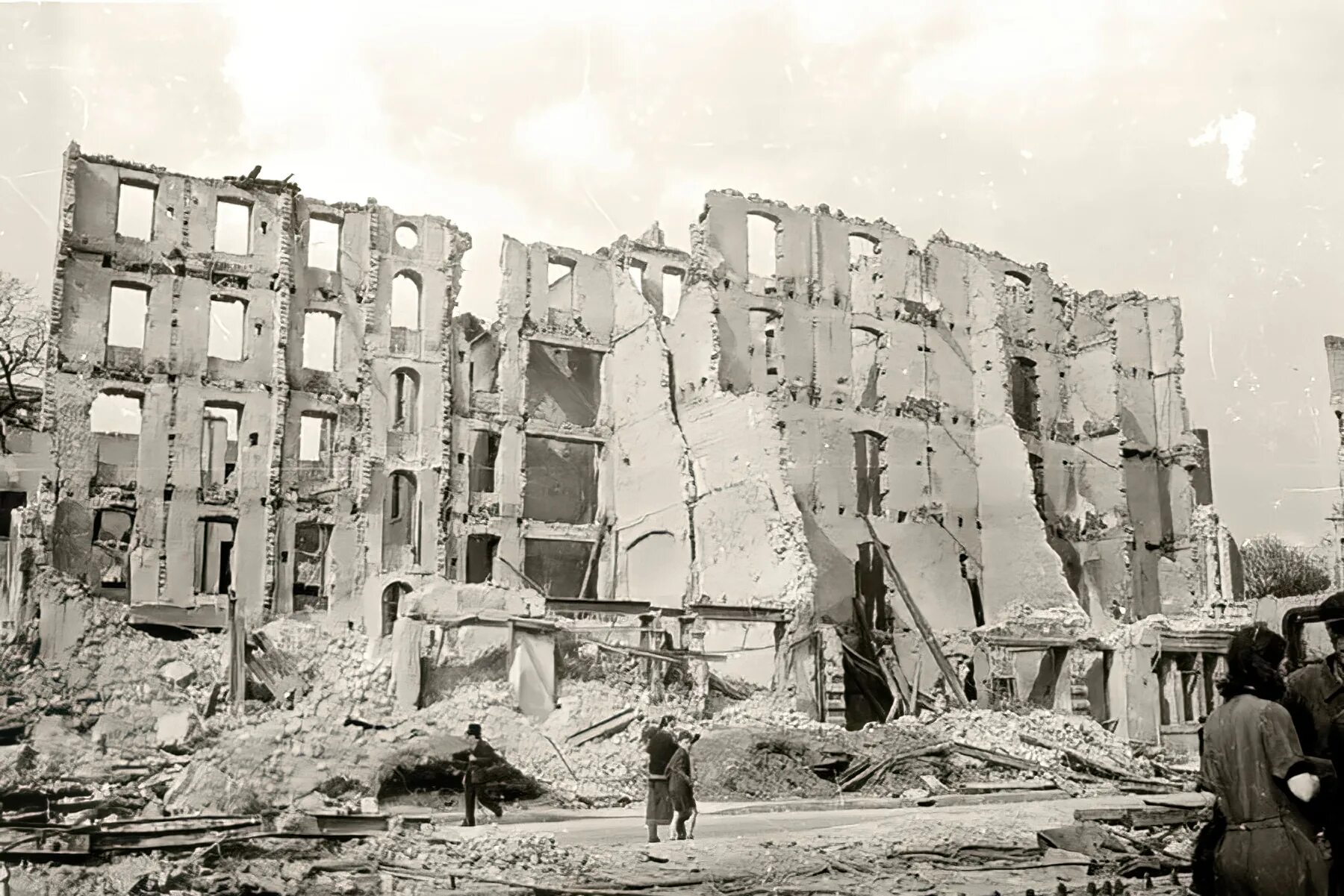 Разрушенный город во время войны 1941-1945. 1941 Разрушенные города СССР. Разрушенные дома войной