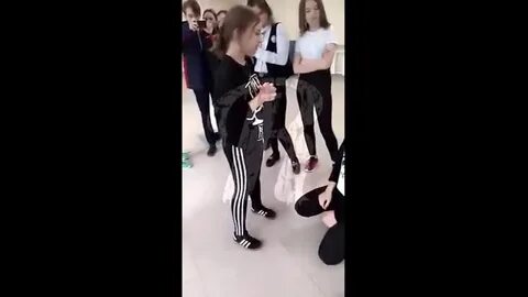 Унижен одноклассницей