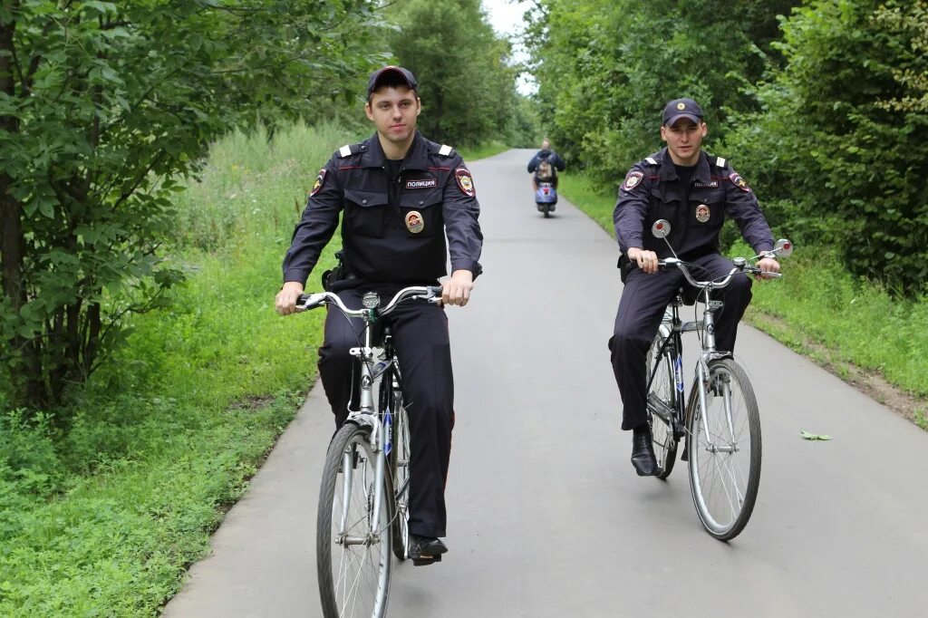 Догнать велосипед. Полиция на велосипедах. Велосипед милиция. Полицейские велосипедисты. Велосипедная полиция в России.