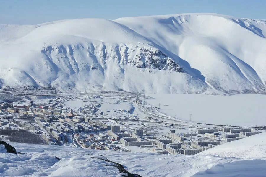 Кировск гора Айкуайвенчорр. Гора Айкуайвенчорр Мурманская область. Кировск Апатиты Хибины. Кировск Мурманская область гора Айкуайвенчорр.