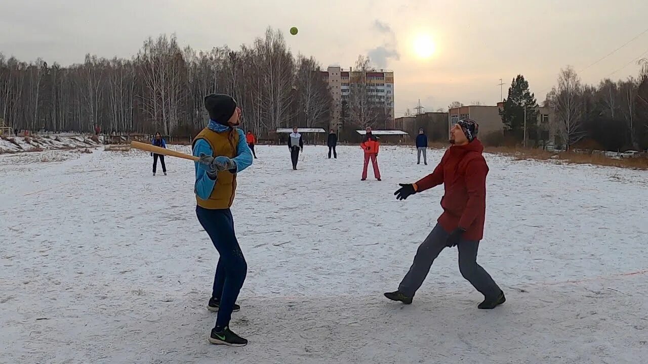 Лапта видео. Спортивная игра «русская лапта». Игра в лапту видео. Лапта игра в Акъяре.