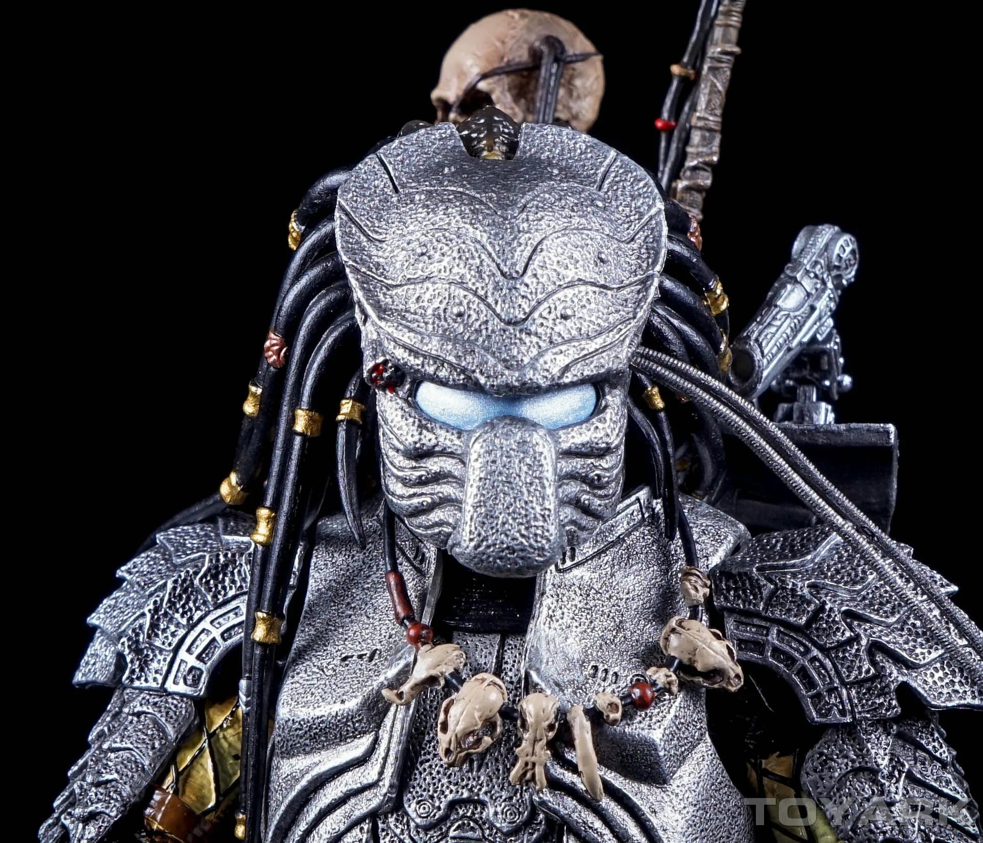 Aurora predator