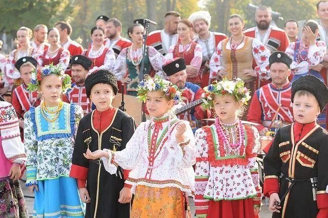 Народы проживающие в ростовской области. Народы Краснодарского края. Разные народы Краснодарского края. Многонациональный Краснодарский край. Народы живущие в Краснодарском крае.