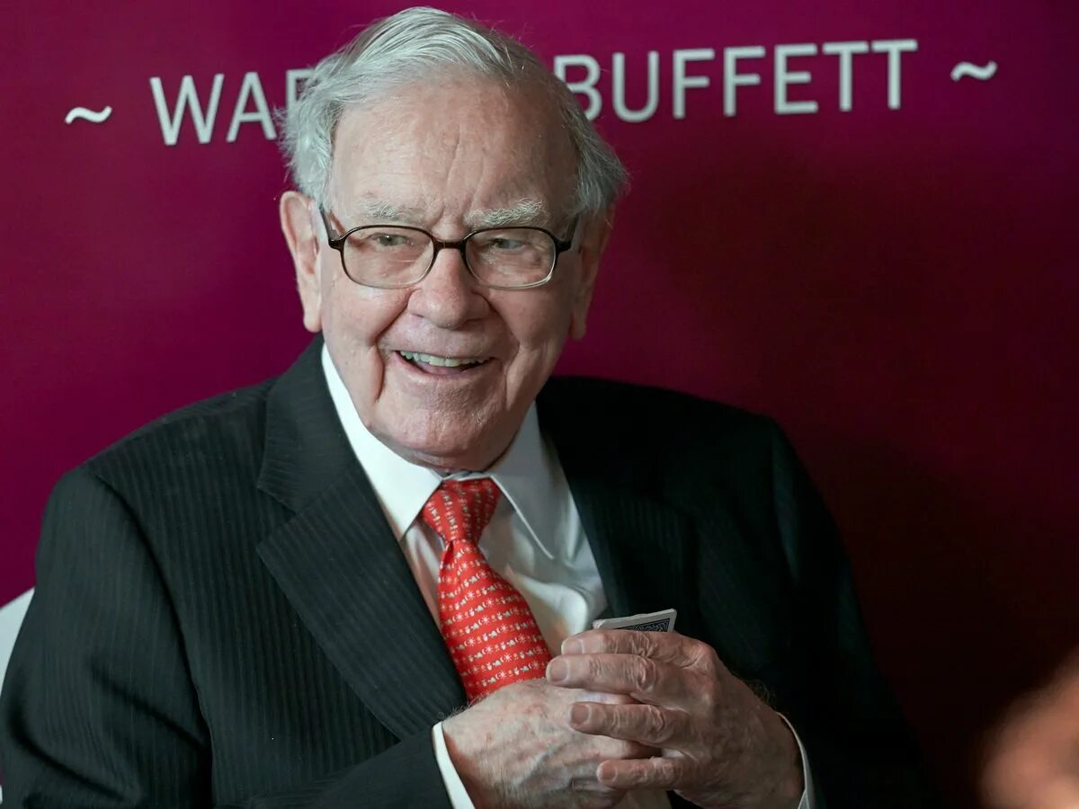 Warren Buffett. Миллиардер Уоррен Баффет. Уоррен Баффет Беркшир Хэтэуэй. Миллиардер благотворитель