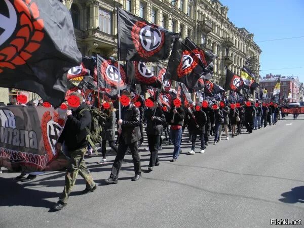 Шествие неонацистов в Москве. Шествие нацистов в Питере 2015. Марш нацистов в Питере. Нацистские марши в Москве. Фашистская рф