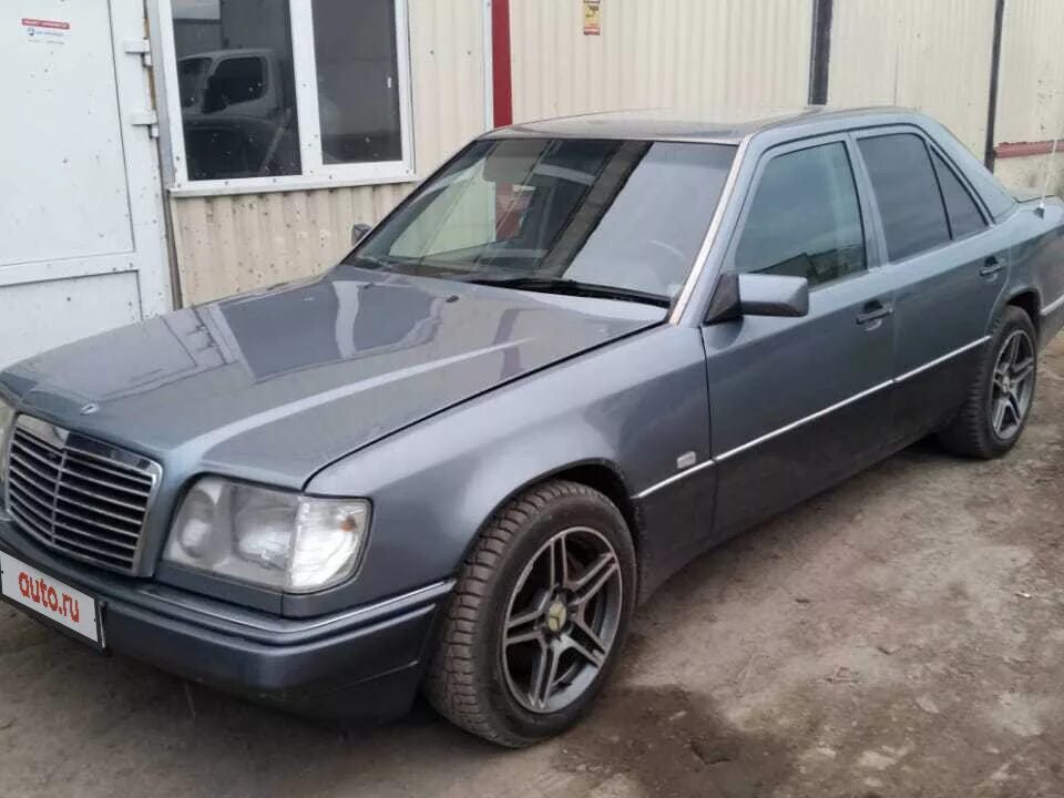 Мерс 124 1990. Мерседес е124 черный. Mercedes 124 волчок. Мерседес 124 омск. Mercedes benz w124 e300.