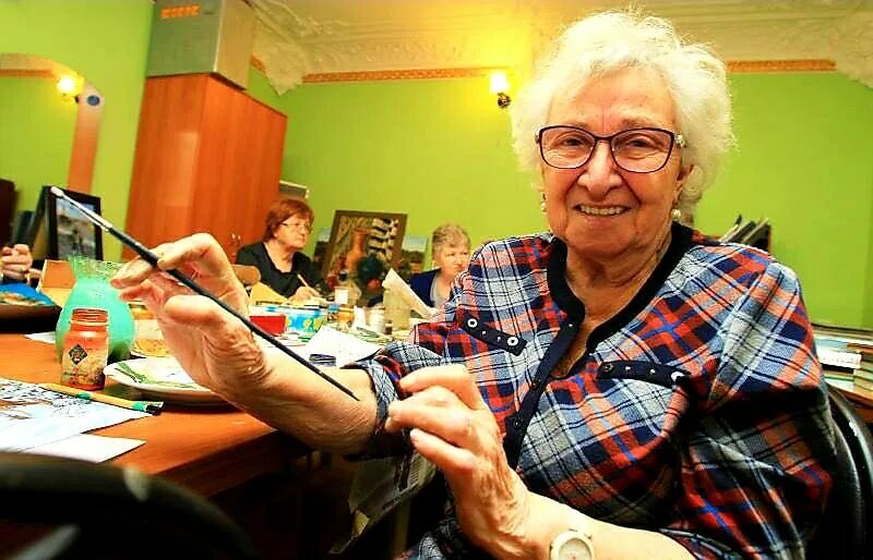 Творчество для пожилых. Творческий пожилой человек. Творчество пожилых людей. Хобби для пенсионеров женщин.