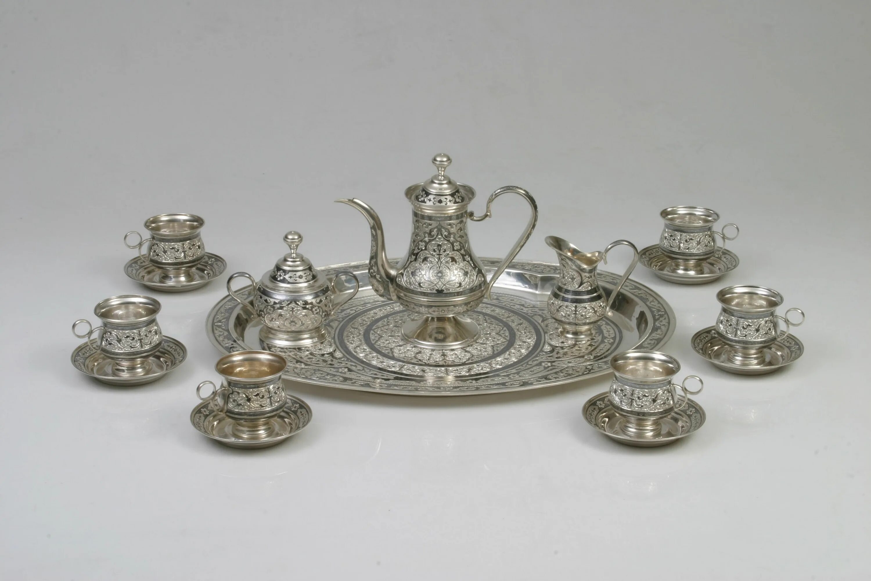 Старинная серебряная посуда. Столовое серебро интернет магазин. Lhiocchetti lucca 1896 посуда серебро 21042. Северная чернь великий устюг. Столовое серебро интернет магазин.
