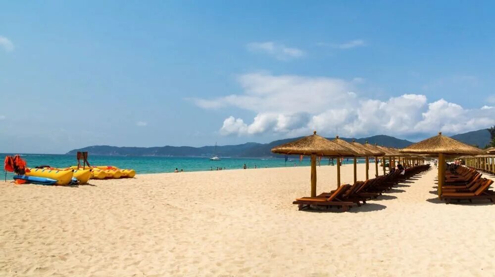 Хайнань 2023 отзывы. Пляж Ялонг Бэй Хайнань. Huayu Resort Spa Yalong Bay. Yalong пляж Санья. Пляжи Yalong Bay.