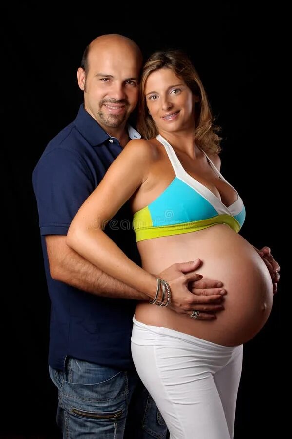 Pregnant home photo. Real home pregnant. Третья беременность в 35. White breed pregnancy black baby. 2 пары жены беременны фото.