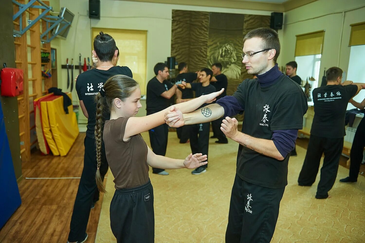 Боевые искусства екатеринбург. Какато гери. Боевые искусства в екатеринбурге для девушек. Дюсш 19 екатеринбург баумана 15 а акробатика. Отоси какато гери суперкаратэ.