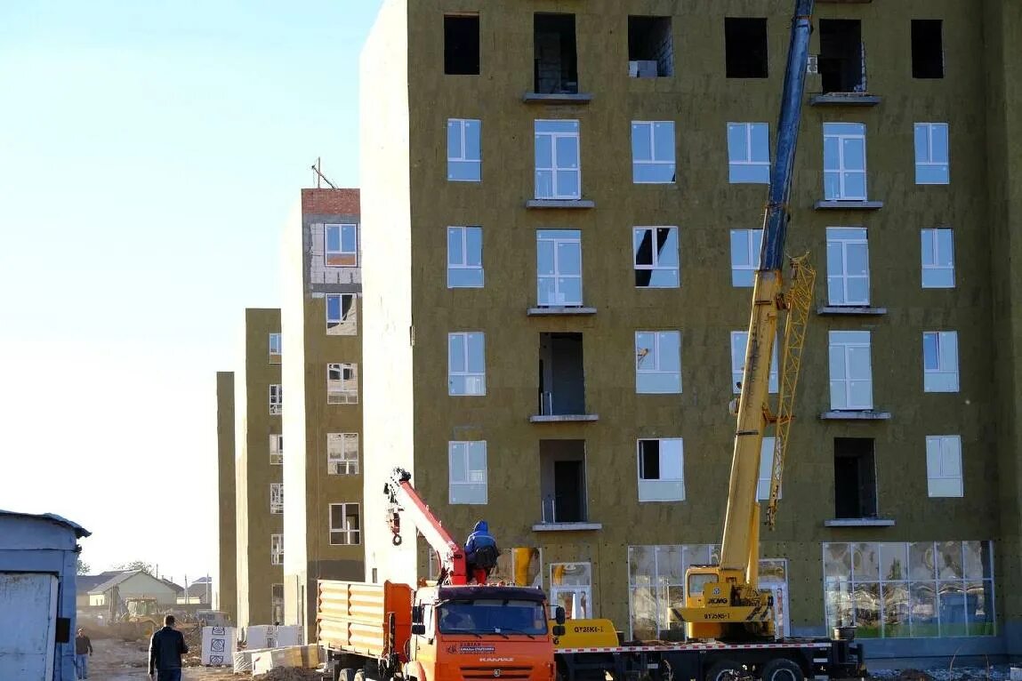 Нова программа по расселению жилья. Аварийное жилье. Переселение из аварийного жилья. Аварийное жилье переселение. Надзор за стройкой.