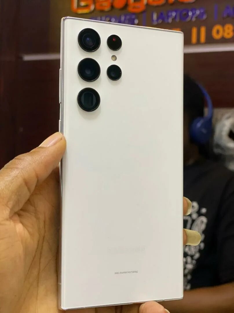 S22 ultra белый. Самсунг s22 ultra. Самсунг с 22 ультра. Samsung galaxy s 22 ультра. S22 ultra комплектация.