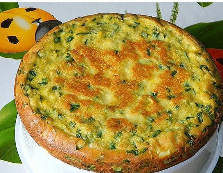 Пирог с яйцом и луком в мультиварке. Каныш пирог казачий. заливной пирог с яйцом и зеленым луком. пирог с зеленым луком и яйцом. заливной пирог с луком.