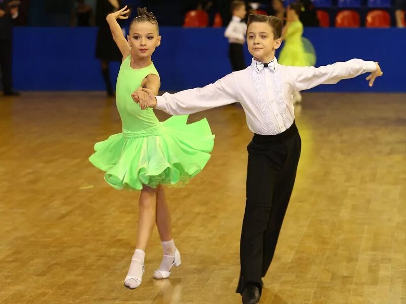 Самба танец бальные танцы дети. Алексей морозов спортивные бальные танцы. Детские бальные танцы. Танец самба дети. Спортивные танцы для детей.