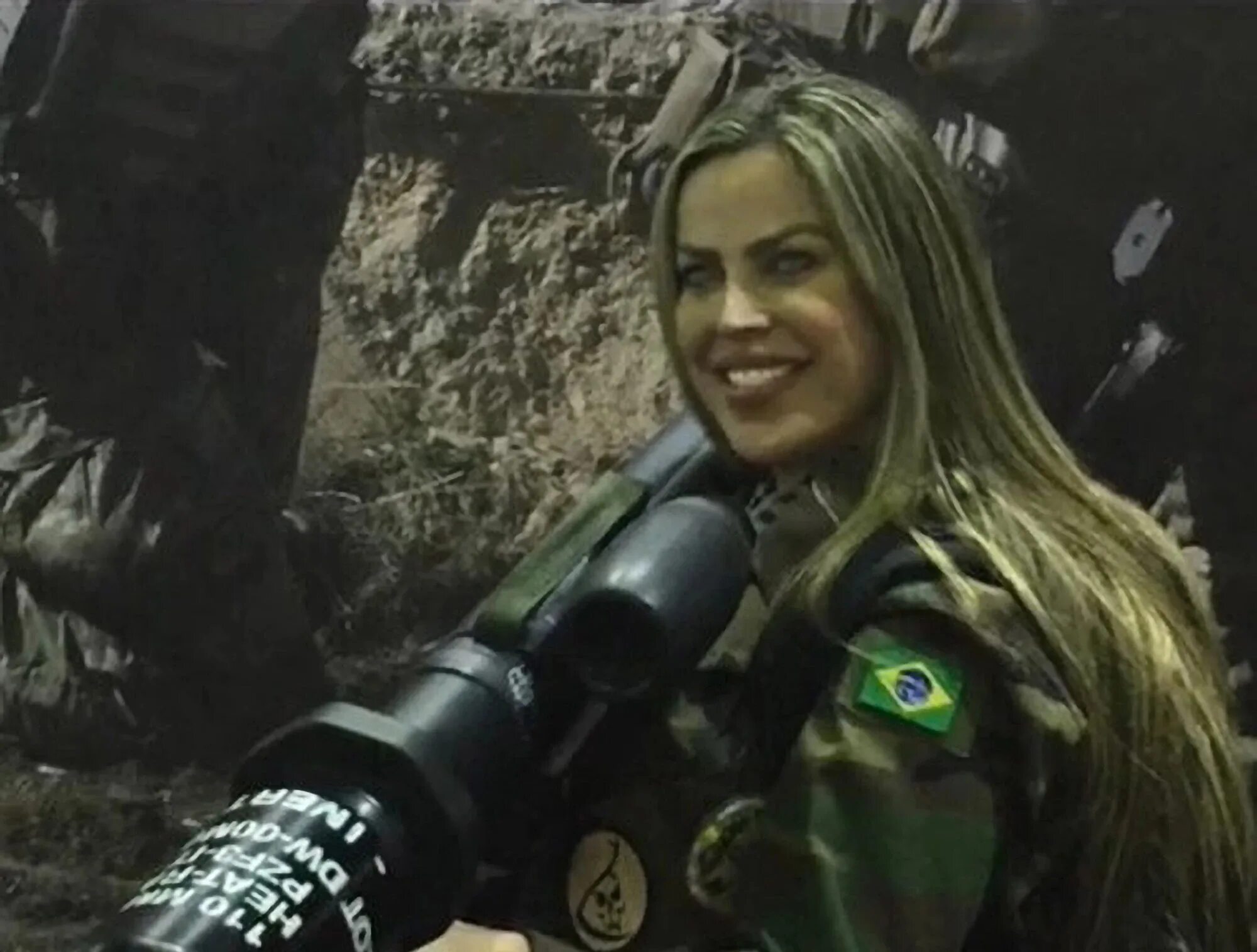 Талита ду валле фото. Талита Дювалье. Талита Ду Валле. Бразильская модель снайпер. Бразильская снайперша фотомодель.