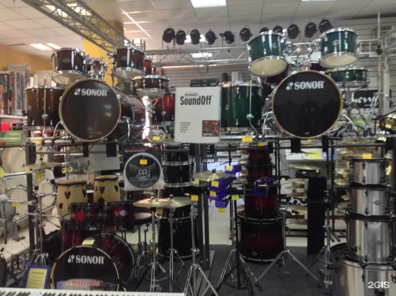Бластбит магазин для барабанщиков на белорусской. Магазин музыкальных инструментов. Магазин для барабанщиков. Барабанный магазин. K&m 24521-000-55.