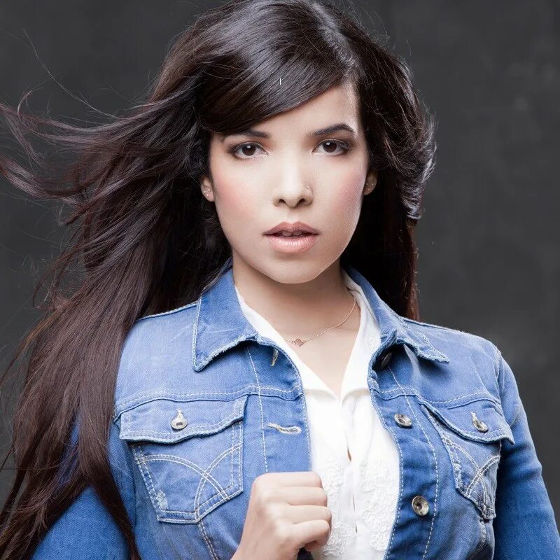 Indila певица. Indila французская певица. Индила 2022. Адила́ Седрая. Индила лучшее