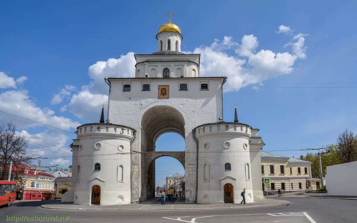 Памятник золотые ворота в каком городе. Золотые ворота во Владимире. XII В.. Храм золотые ворота во Владимире.