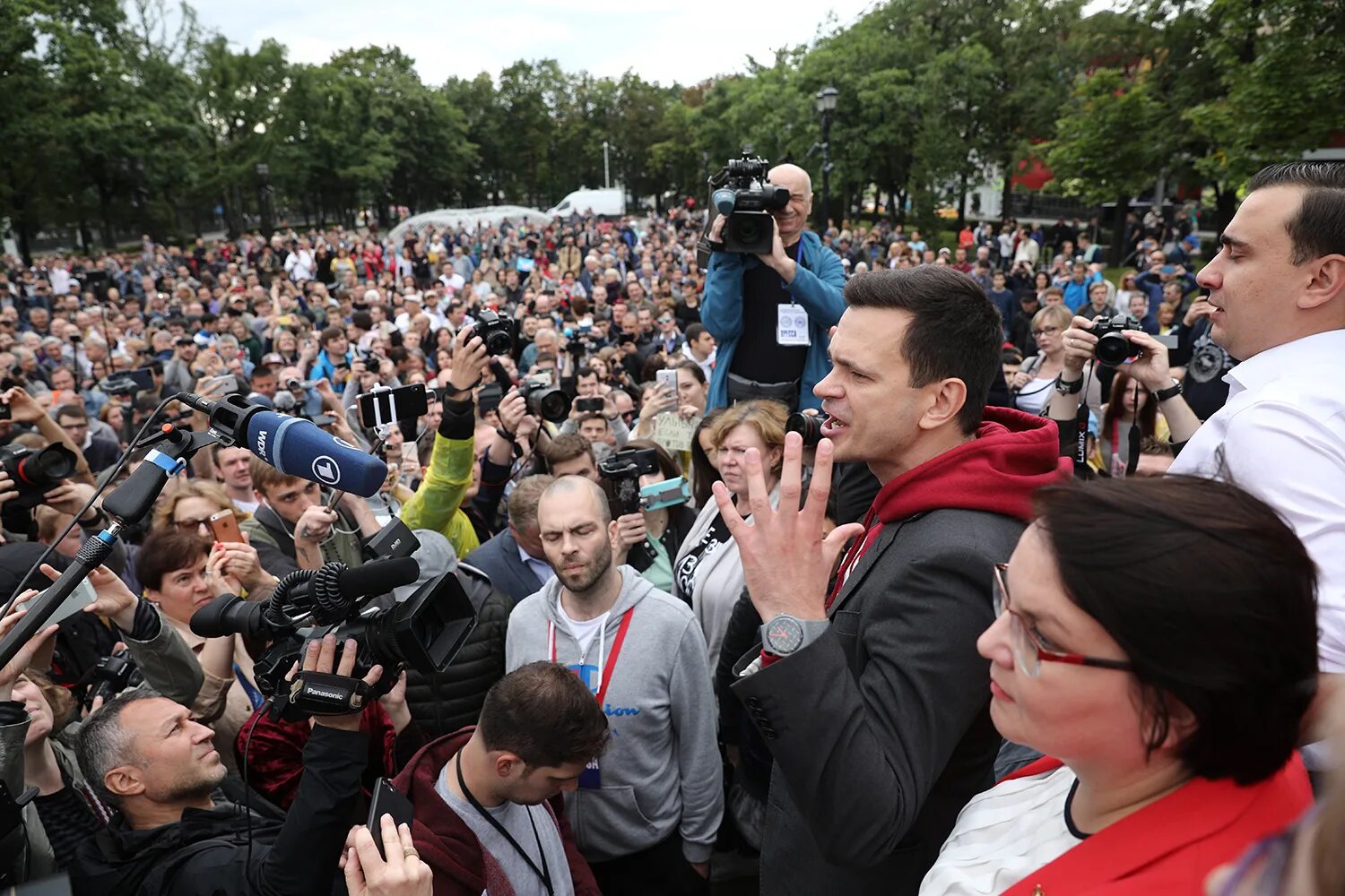 Предвыборный митинг. Оппозиционные активисты. Выборы в Мосгордуму. Фото оппозиционеров. Оппозиционные люди.