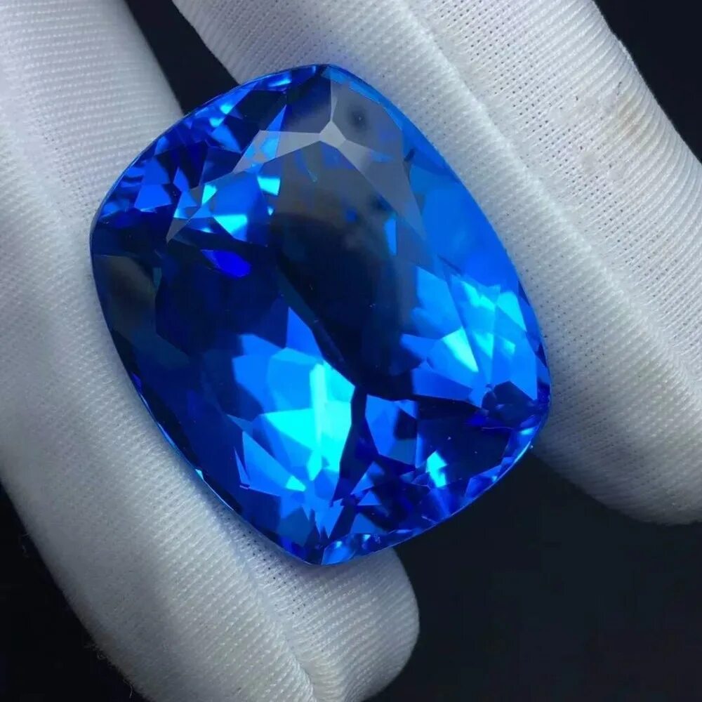 Сапфир разновидности. Топаз камень. Синий топаз камень. Topaz камень Gemstone. Голубой сапфир топаз минерал.