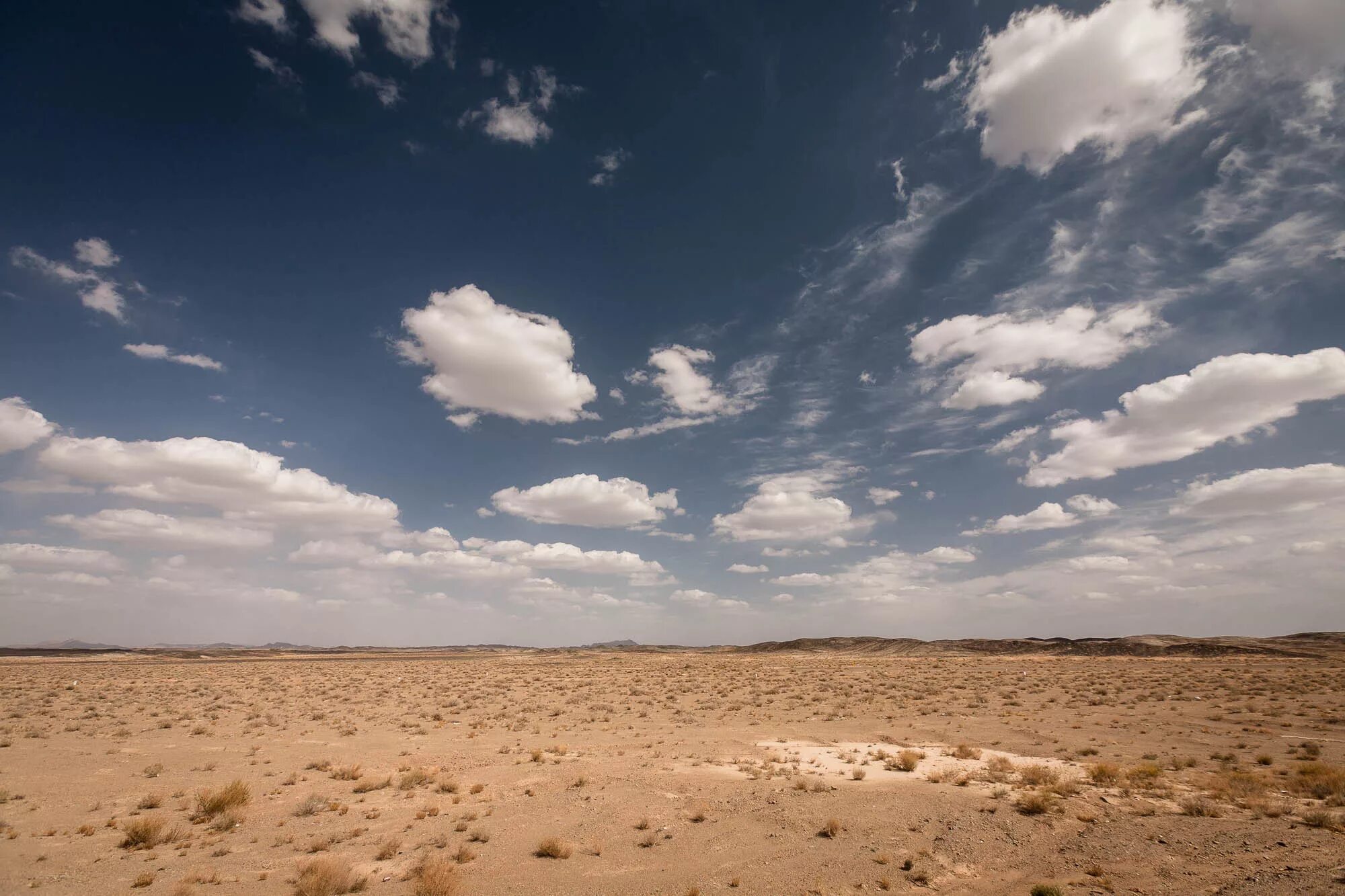 Гоби это пустыня. Монголия Гоби. Пески пустыни Гоби. Необъятные Пески Гоби. Пустыня Гоби фото.