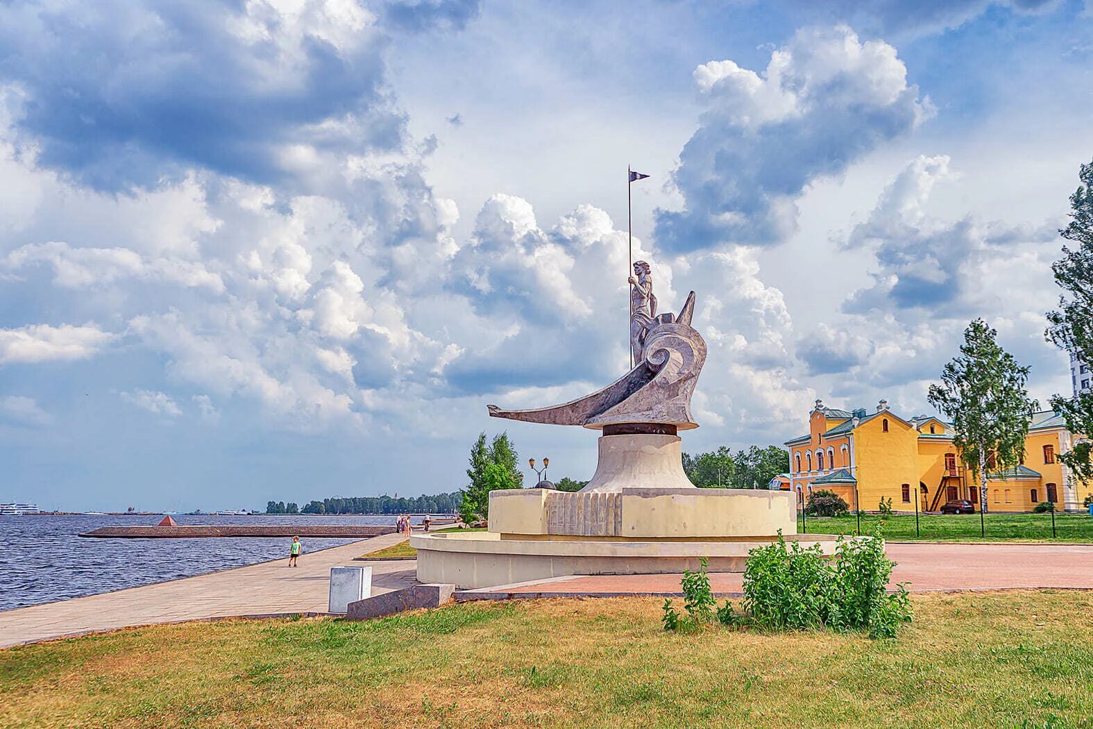 Карелия туры из спб 1 день. Петрозаводск набережная Онежского озера. Петрозаводск экскурсии по Карелии. Обзорная экскурсия по Петрозаводску. Онежское озеро экскурсия из Питера.