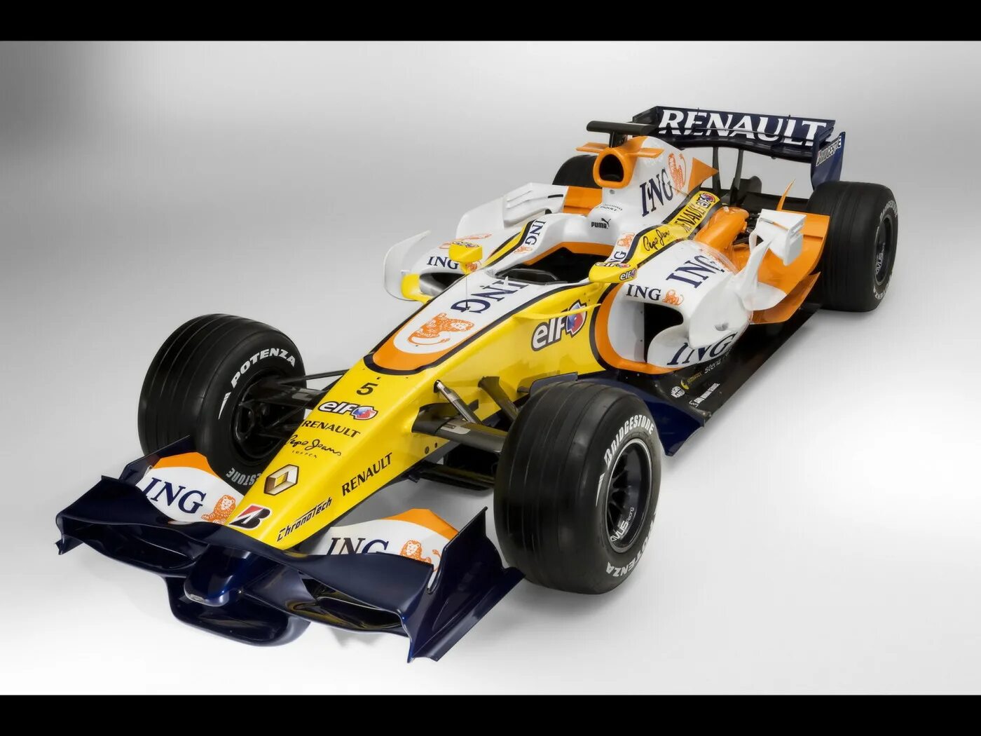 Renault f1 2008. Renault r28. Renault f1 r28. Болид ф1 Рено.