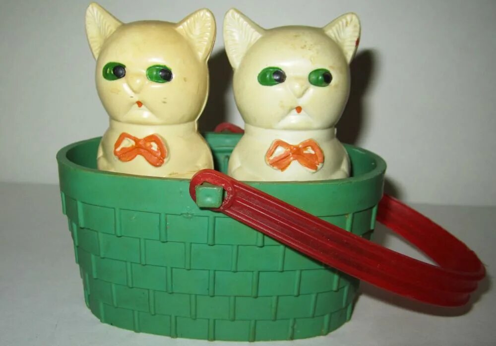 Старая игрушка кот. Старая игрушка кот