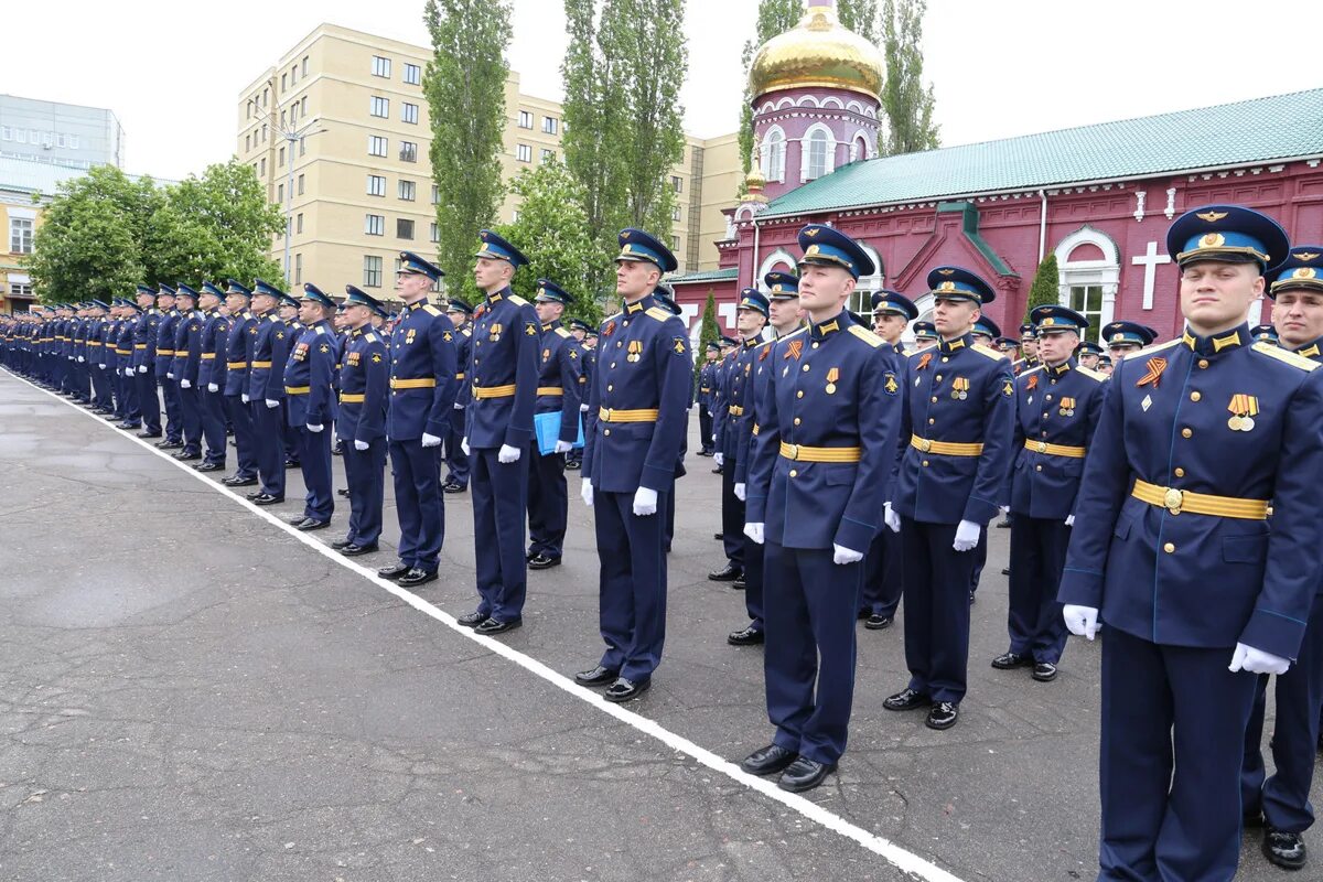 Военно воздушная академия г воронеж. Офицеры ВУНЦ ВВС ВВА Воронеж. Выпуск офиуероввунц ВВС. ВУНЦ ВВС ВВА Воронеж выпуск 2019. ВУНЦ ВВС ВВА парад 2022.