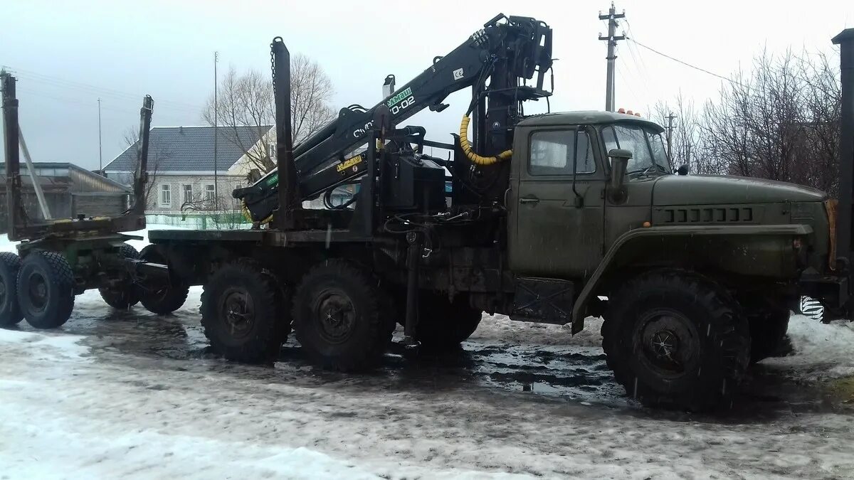 Урал 4320 лесовоз с гидроманипулятором. Урал 5557 лесовоз. Урал лесовоз с манипулятором. Урал лесовоз с манипулятором. Лесовозы урал с манипулятором бу.
