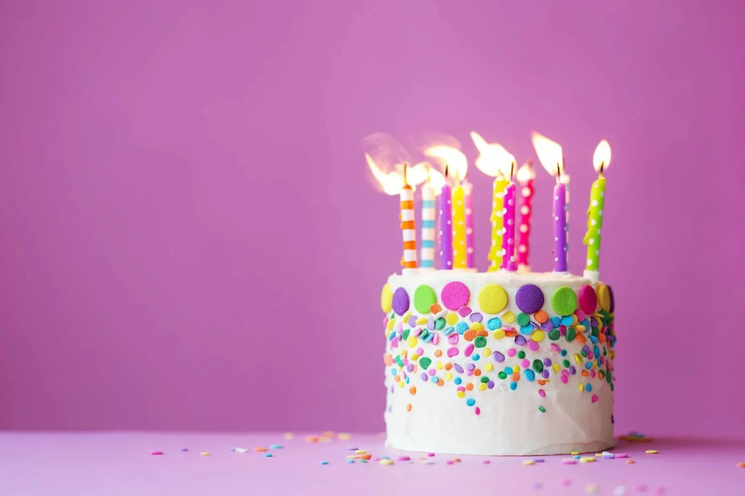 С днем рождения оригинально своими словами. С днем рождения. Поздравления с днём рождения подруге. Торт со свечками. Открытки с днём рождения подруге.
