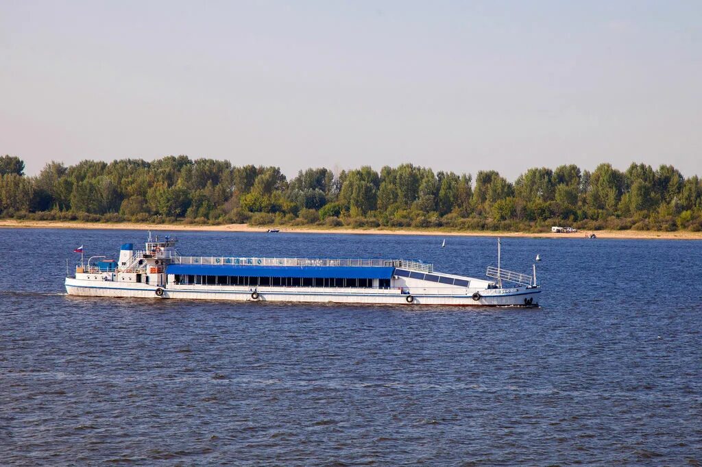 Прогулки на теплоходе в нижнем новгороде. Теплоход Садко Нижний Новгород. Судно Садко Нижний Новгород. Плавучий ресторан Садко Нижний Новгород. Теплоход ресторан Садко.